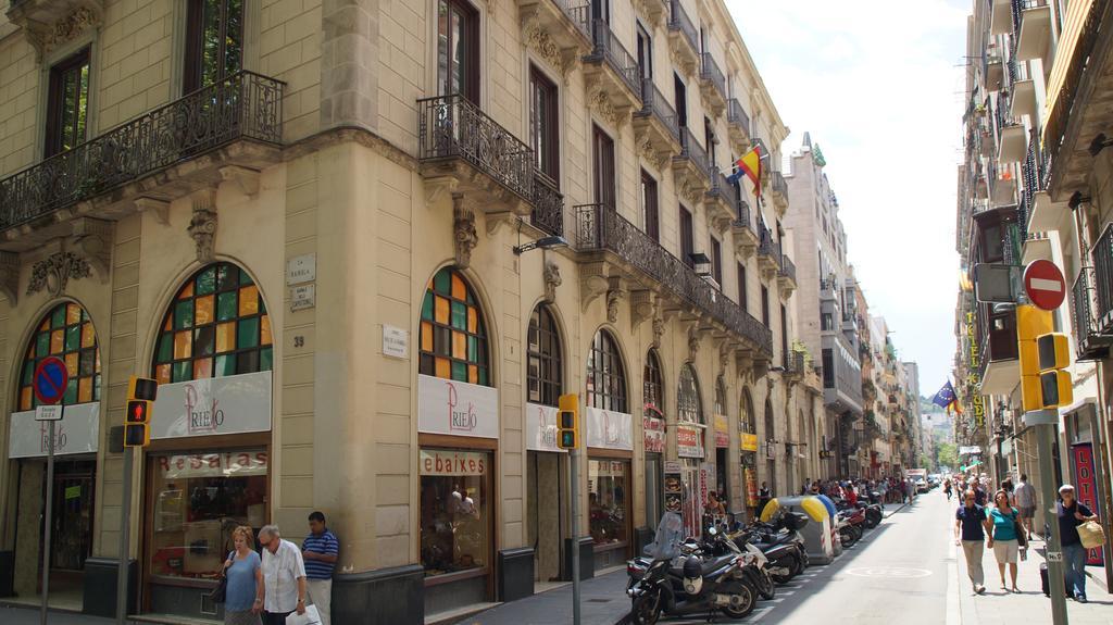 Hostal Mimi Las Ramblas Барселона Екстериор снимка