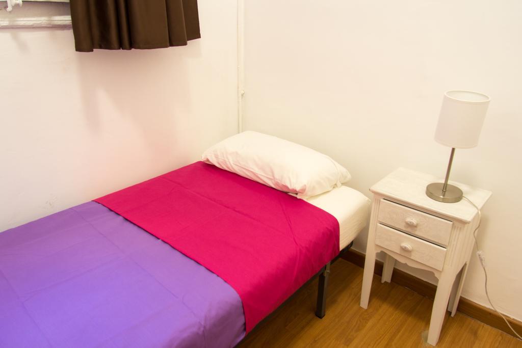 Hostal Mimi Las Ramblas Барселона Екстериор снимка