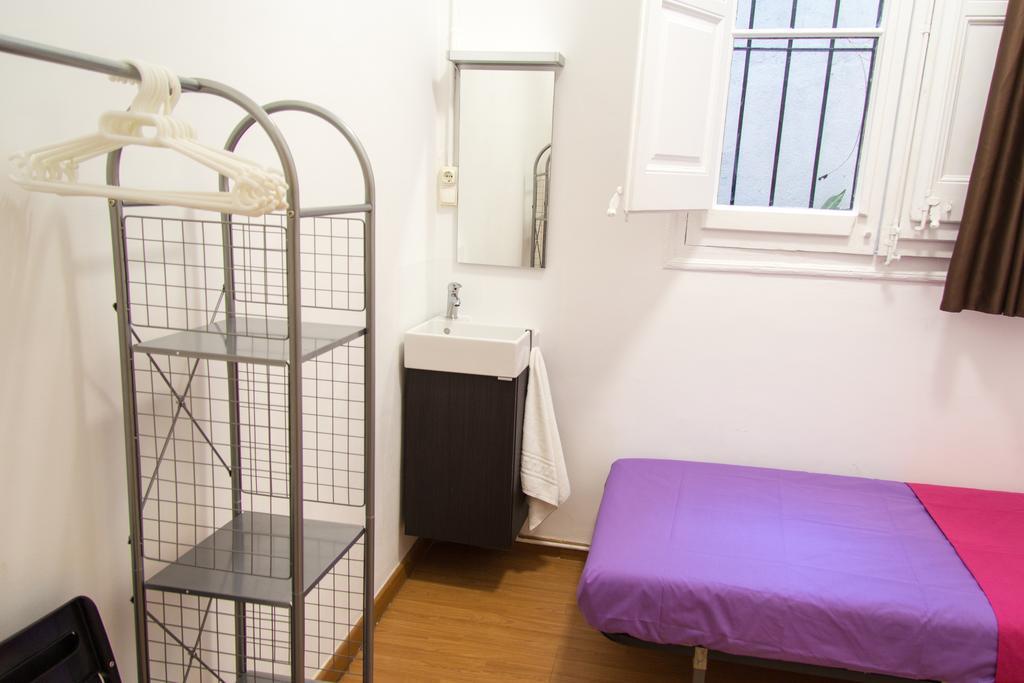 Hostal Mimi Las Ramblas Барселона Екстериор снимка