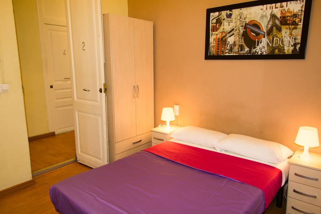 Hostal Mimi Las Ramblas Барселона Екстериор снимка