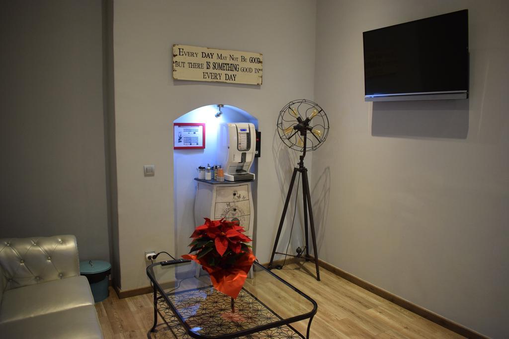 Hostal Mimi Las Ramblas Барселона Екстериор снимка