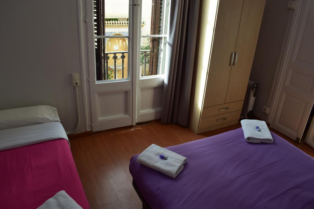 Hostal Mimi Las Ramblas Барселона Екстериор снимка