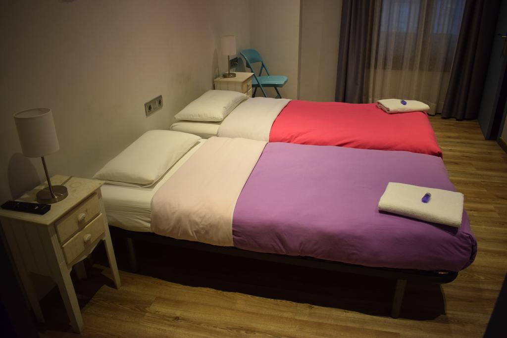 Hostal Mimi Las Ramblas Барселона Екстериор снимка