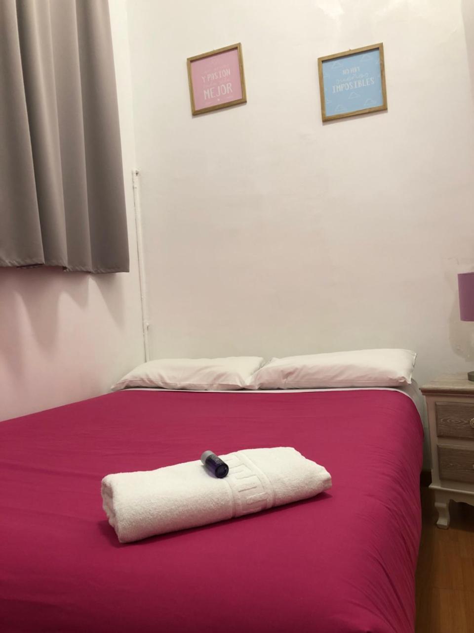 Hostal Mimi Las Ramblas Барселона Екстериор снимка