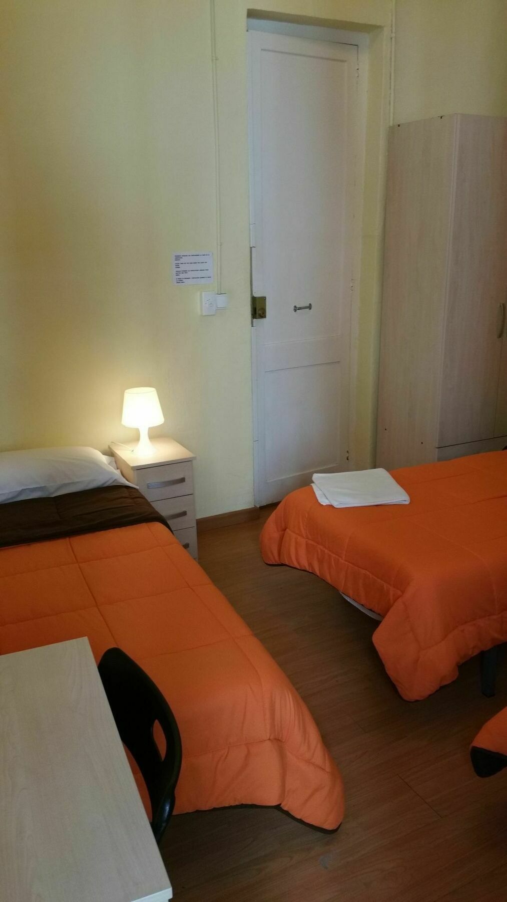 Hostal Mimi Las Ramblas Барселона Екстериор снимка