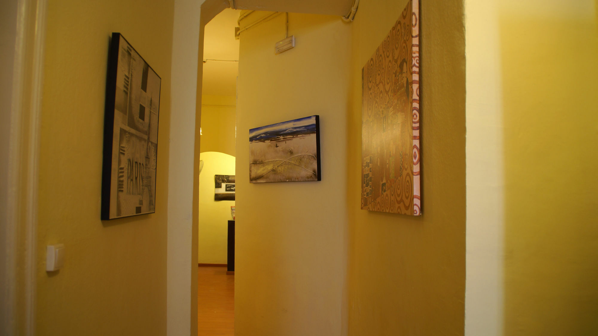 Hostal Mimi Las Ramblas Барселона Екстериор снимка