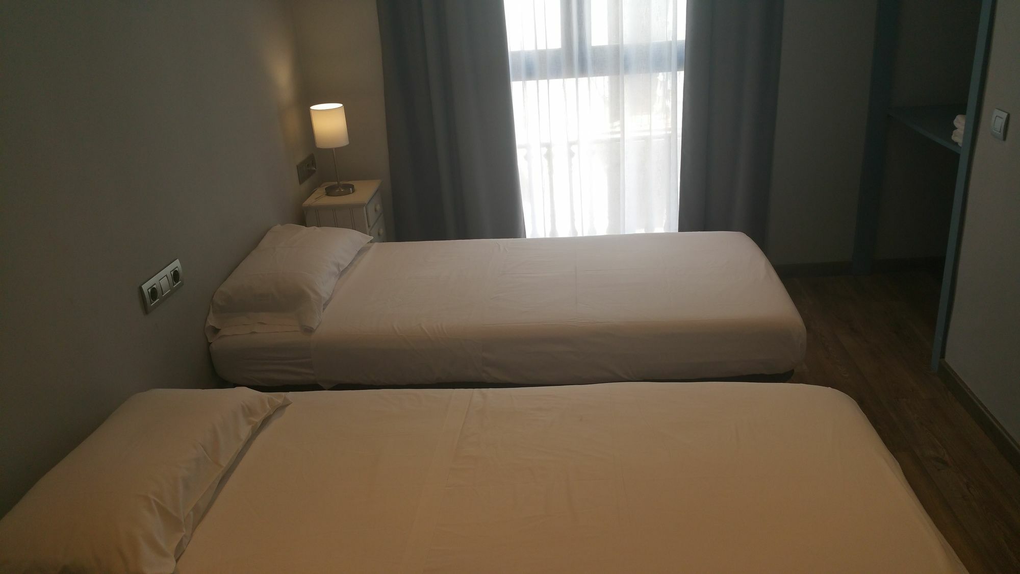 Hostal Mimi Las Ramblas Барселона Екстериор снимка