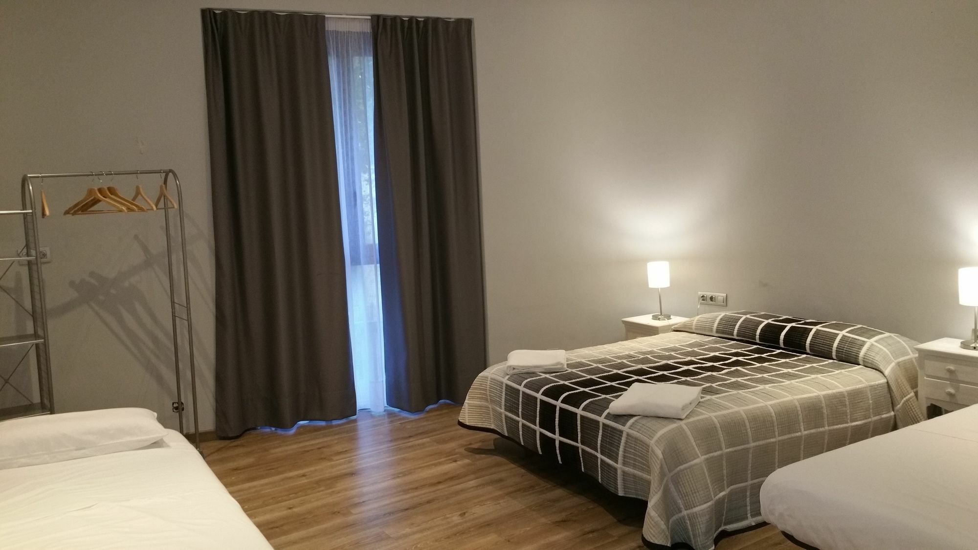 Hostal Mimi Las Ramblas Барселона Екстериор снимка