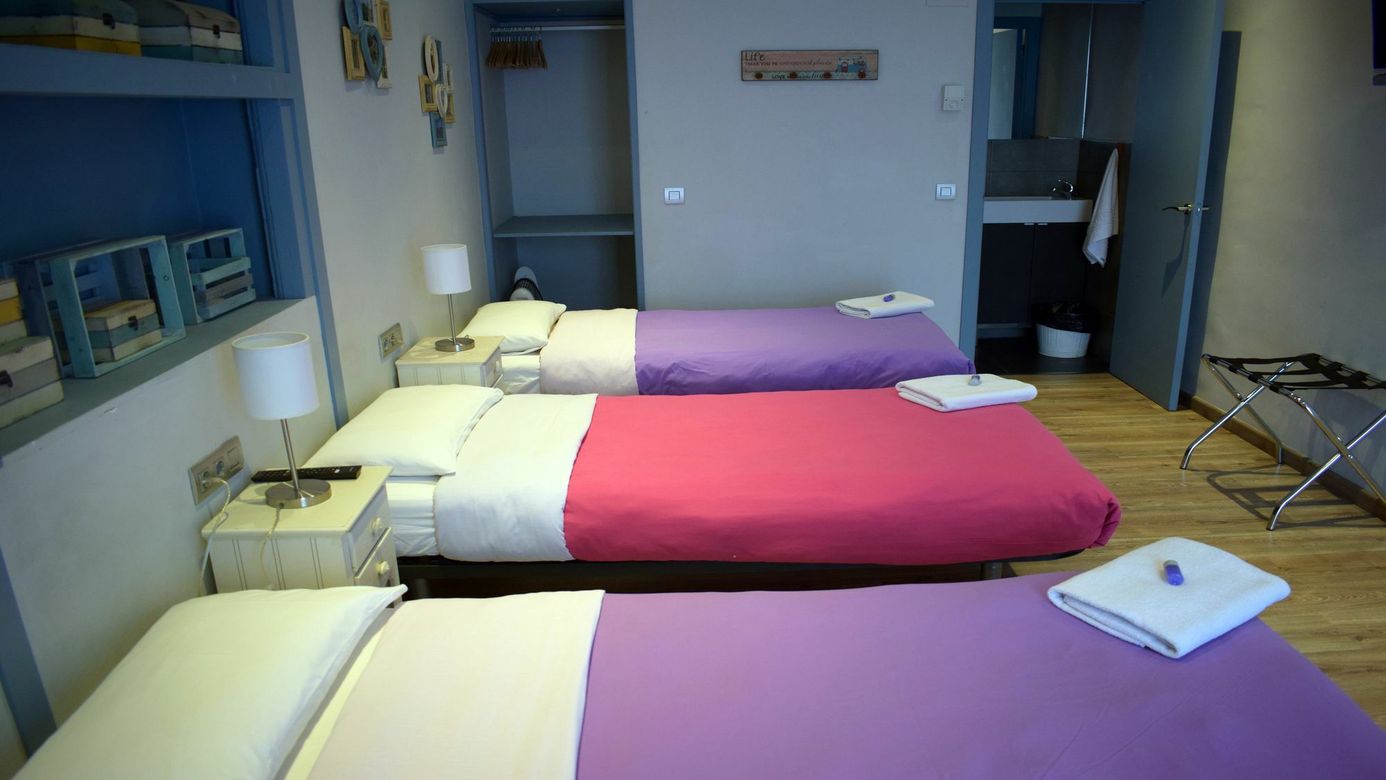 Hostal Mimi Las Ramblas Барселона Екстериор снимка