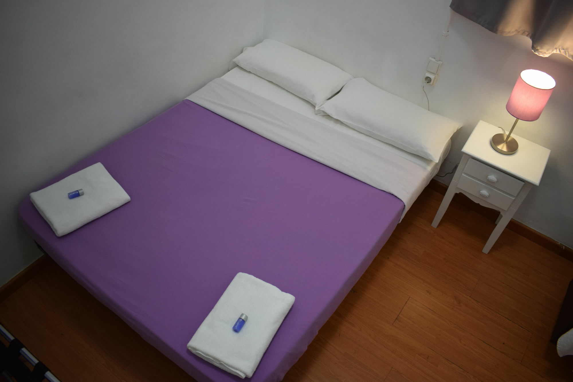 Hostal Mimi Las Ramblas Барселона Екстериор снимка