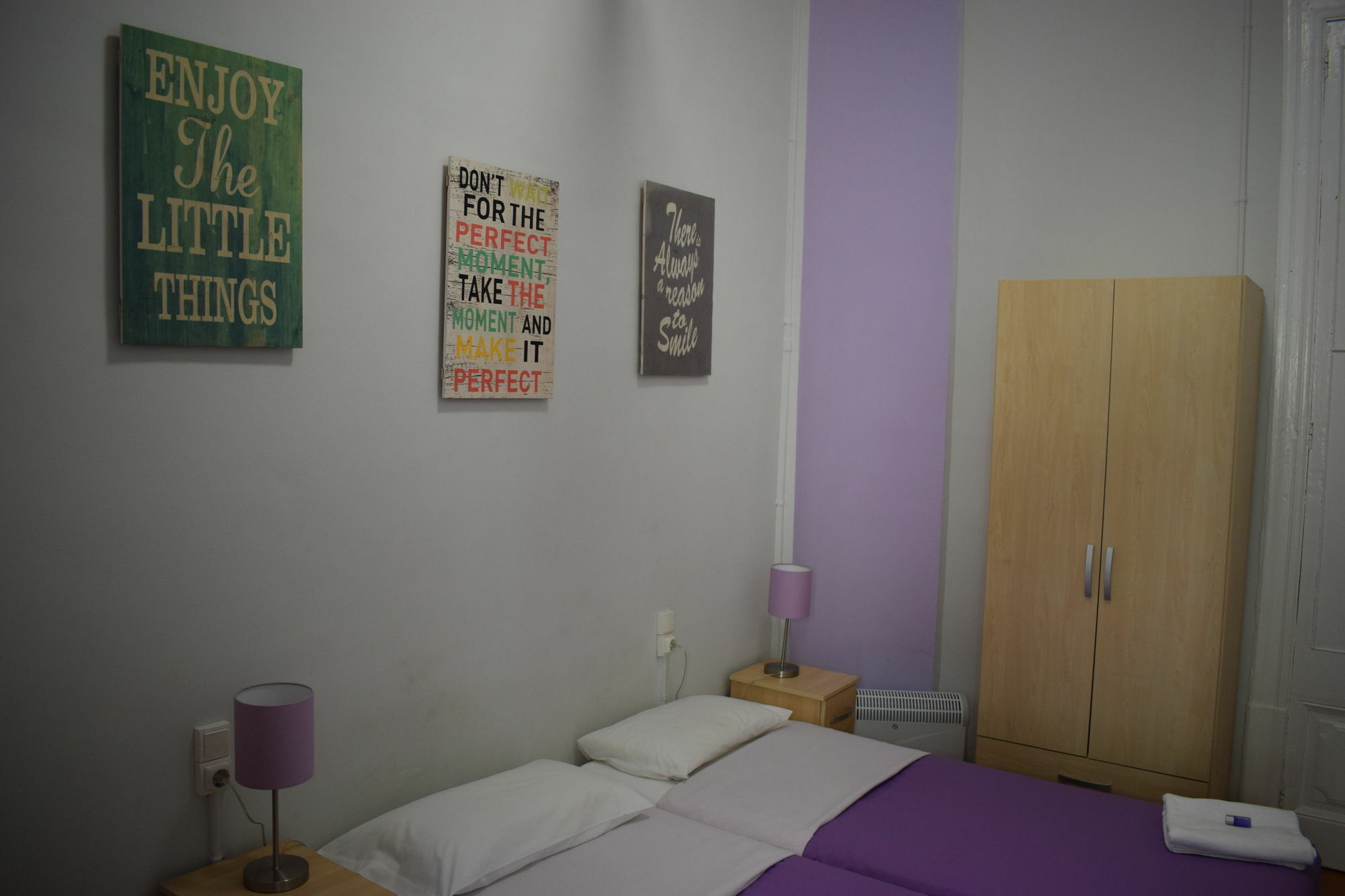 Hostal Mimi Las Ramblas Барселона Екстериор снимка