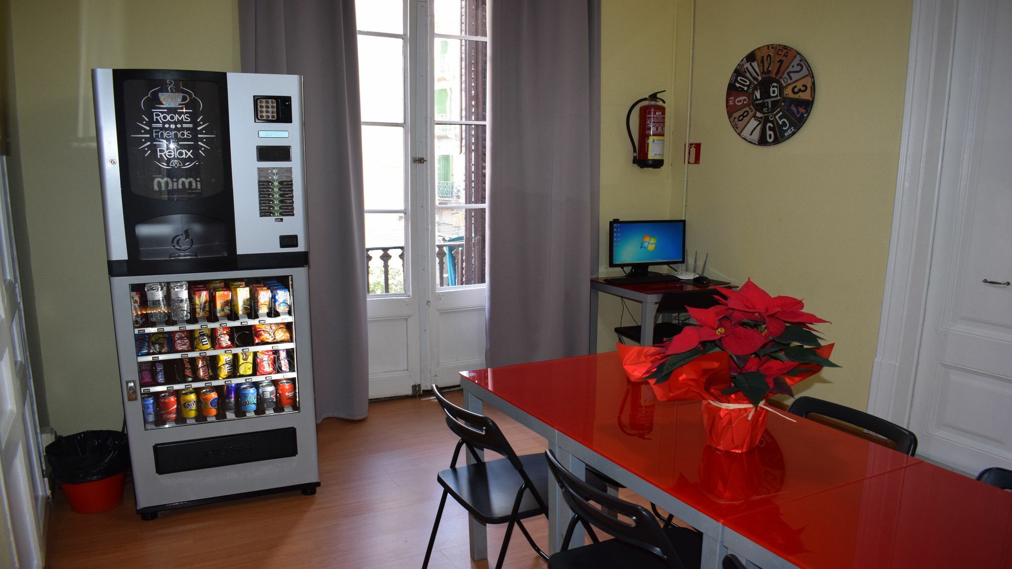 Hostal Mimi Las Ramblas Барселона Екстериор снимка