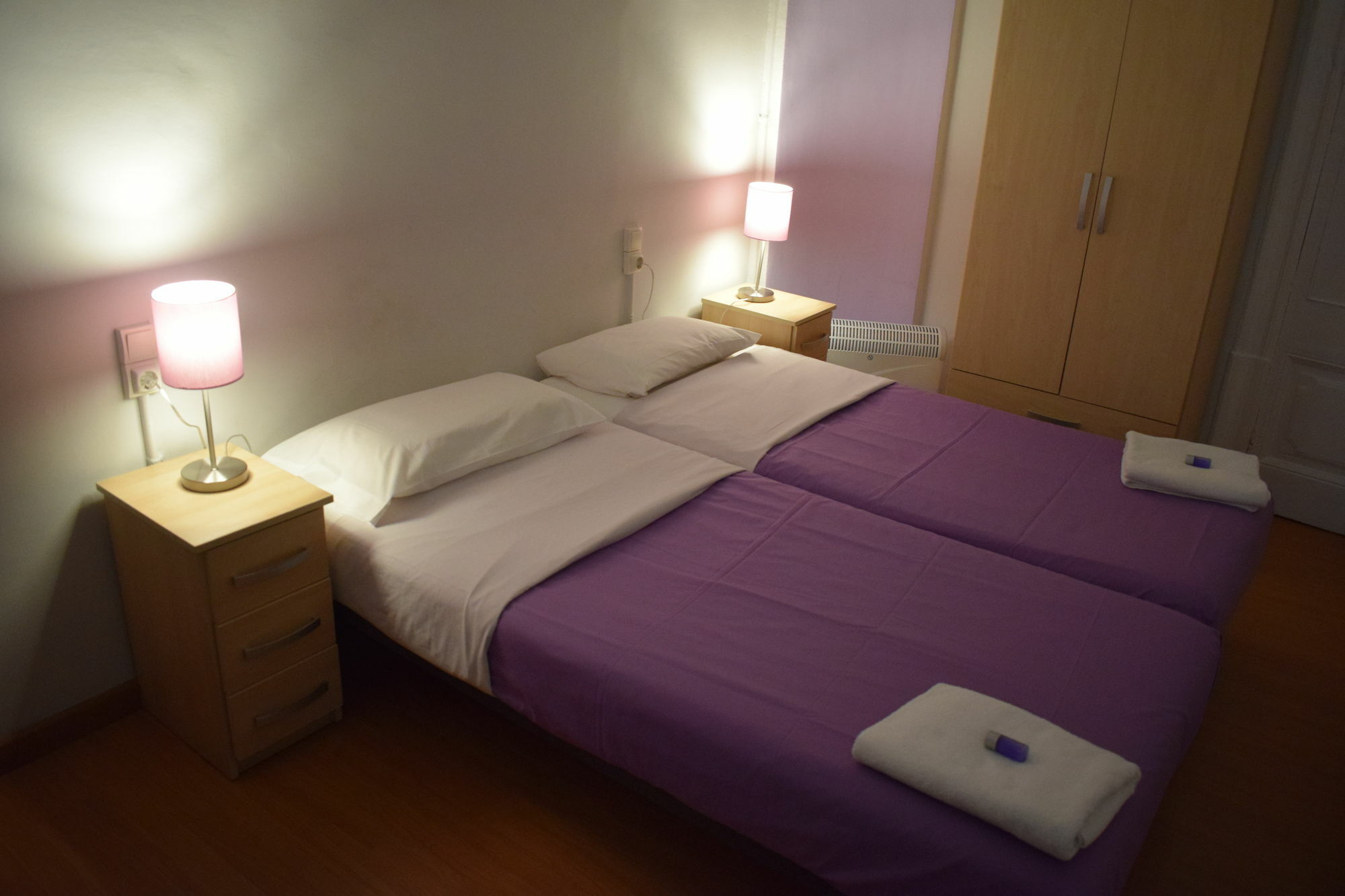 Hostal Mimi Las Ramblas Барселона Екстериор снимка