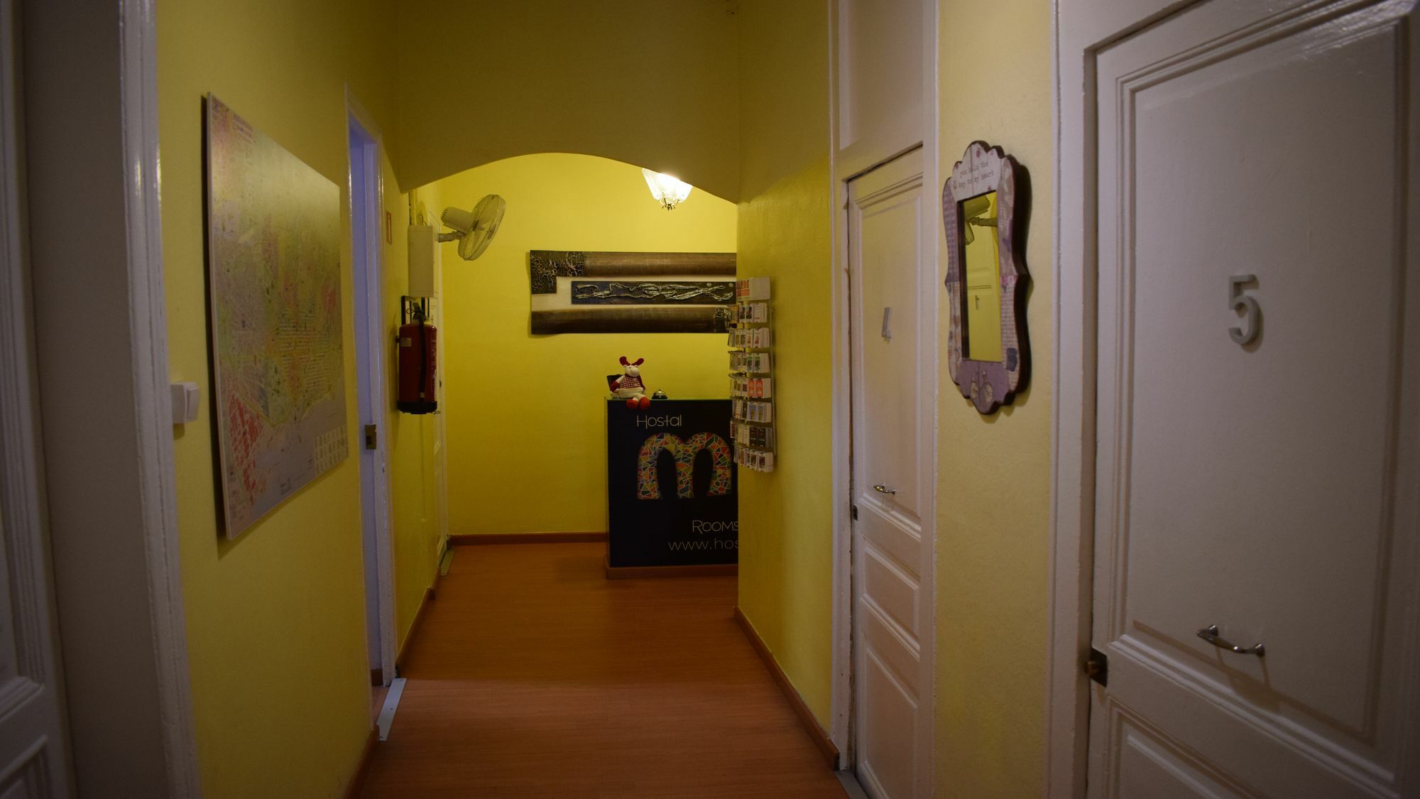 Hostal Mimi Las Ramblas Барселона Екстериор снимка