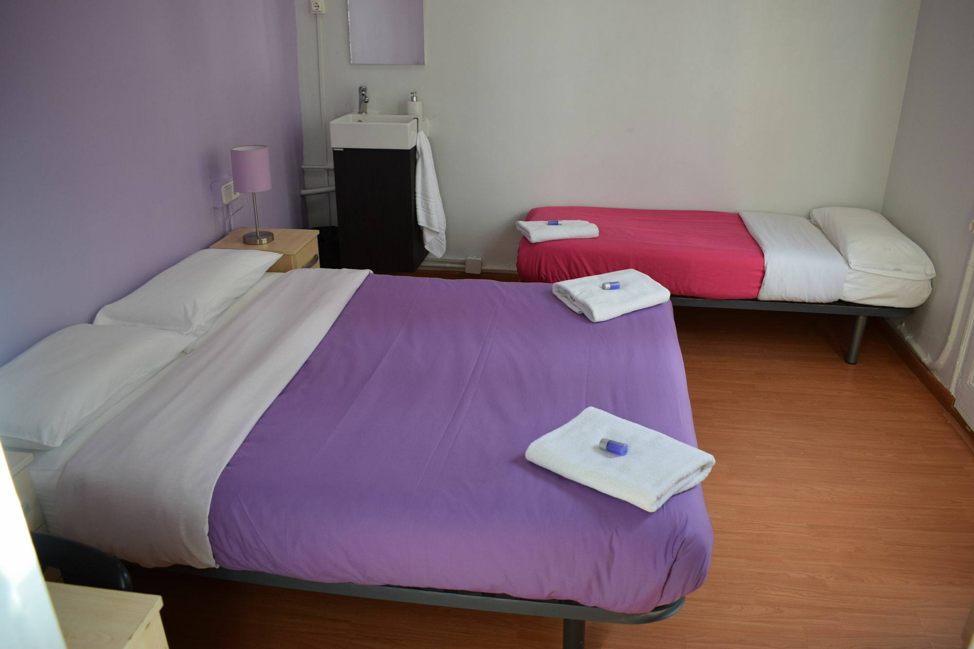 Hostal Mimi Las Ramblas Барселона Екстериор снимка