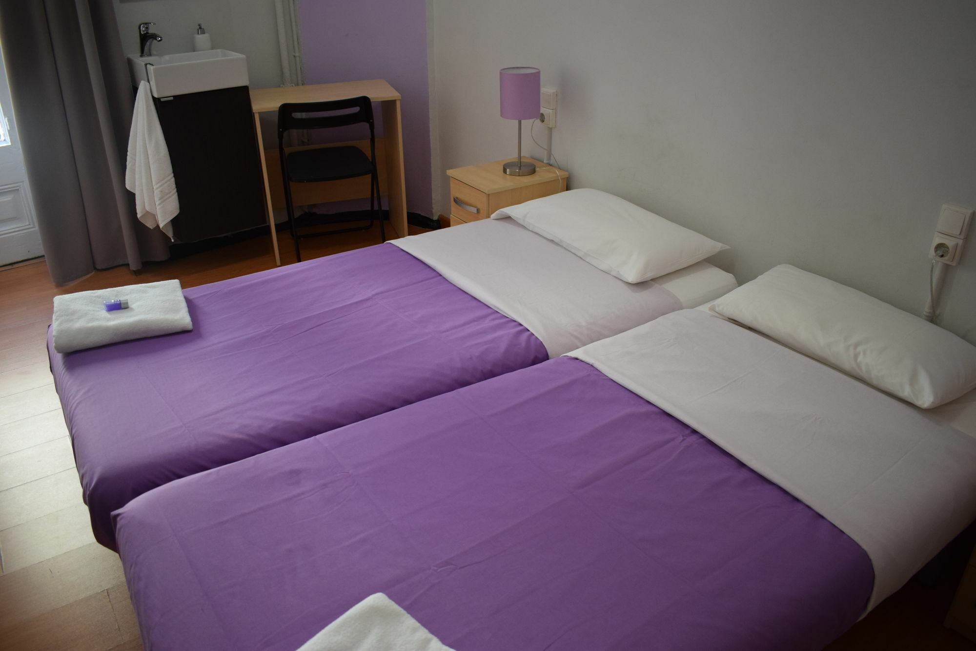 Hostal Mimi Las Ramblas Барселона Екстериор снимка
