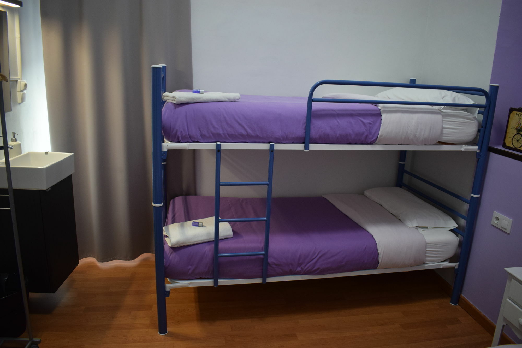 Hostal Mimi Las Ramblas Барселона Екстериор снимка